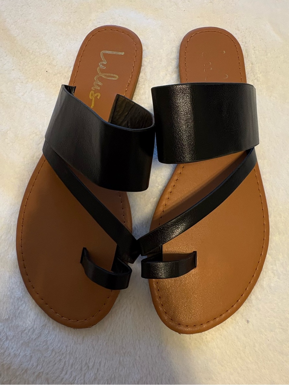 Lulu's Black Thong Sandals with Tan Footbed